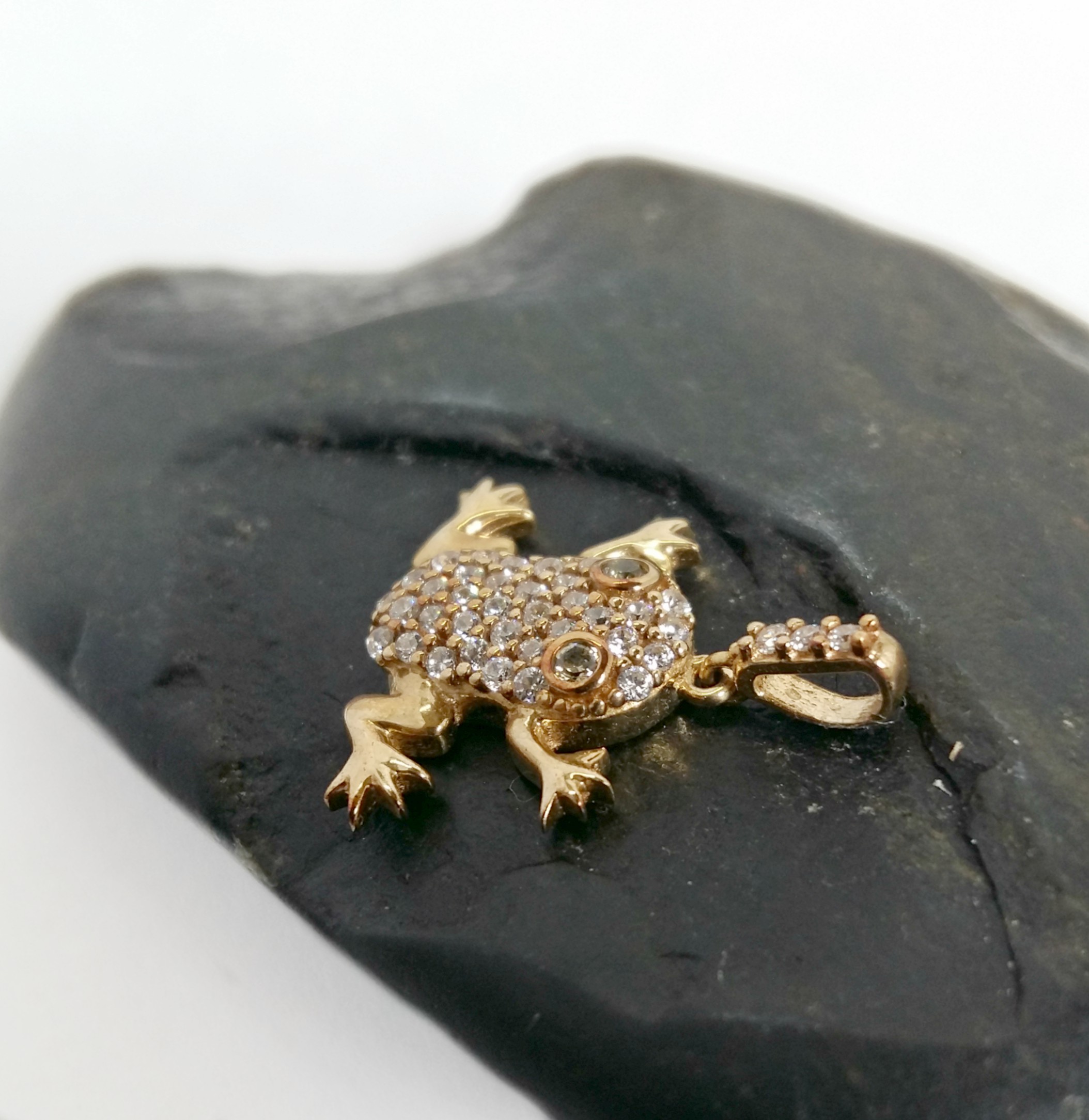 Beautiful 9ct Gold Frog Pendant - DM Jewellery Design