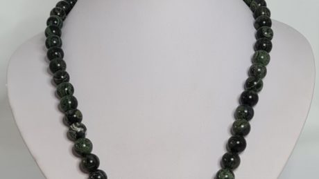 Bead greenstone necklace